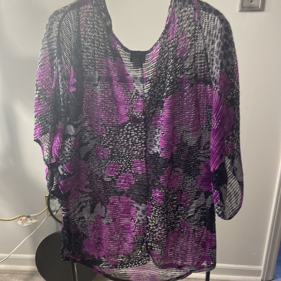 Dot’s Top - Picture 3 of 7